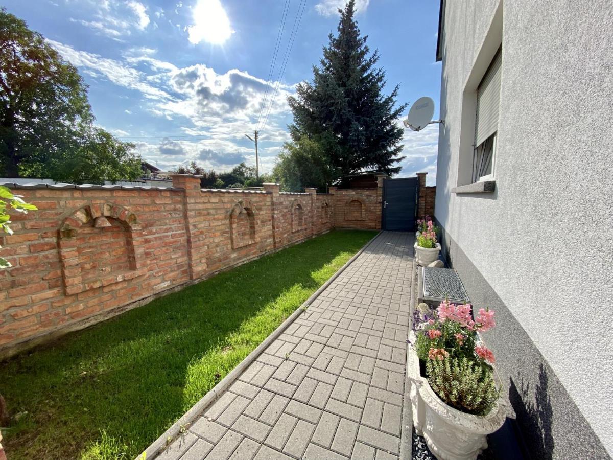 Haus Im Gruenen Villa Bornheim  Buitenkant foto